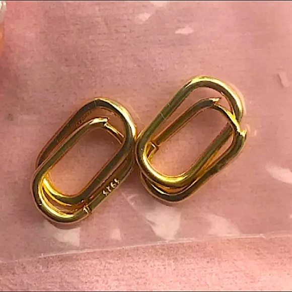 18K GOLD PLATED INTERLOCKING O SHAPED EARRINGS - Picture 9 of 10